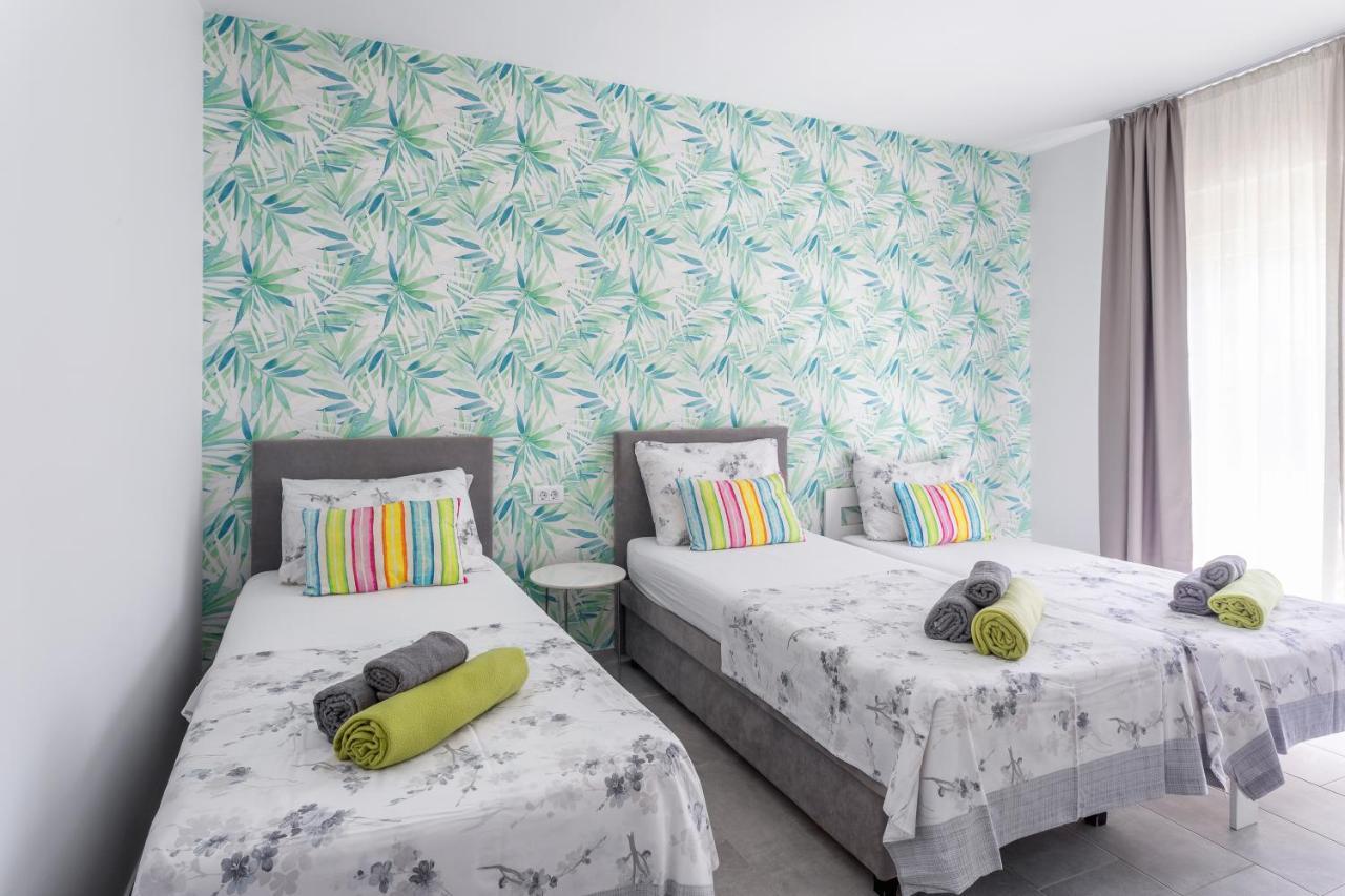 Driepersoonskamer met Balkon en Eigen Badkamer